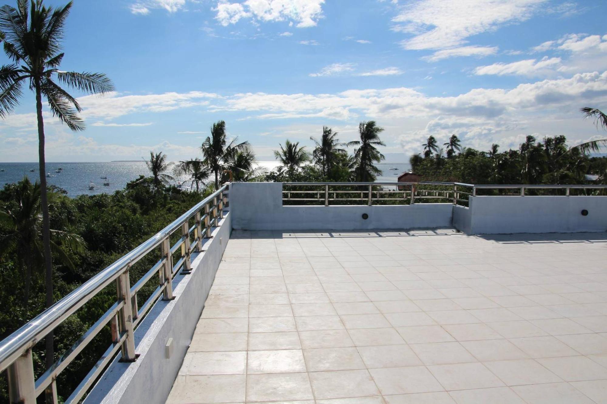 Bohol South 3*