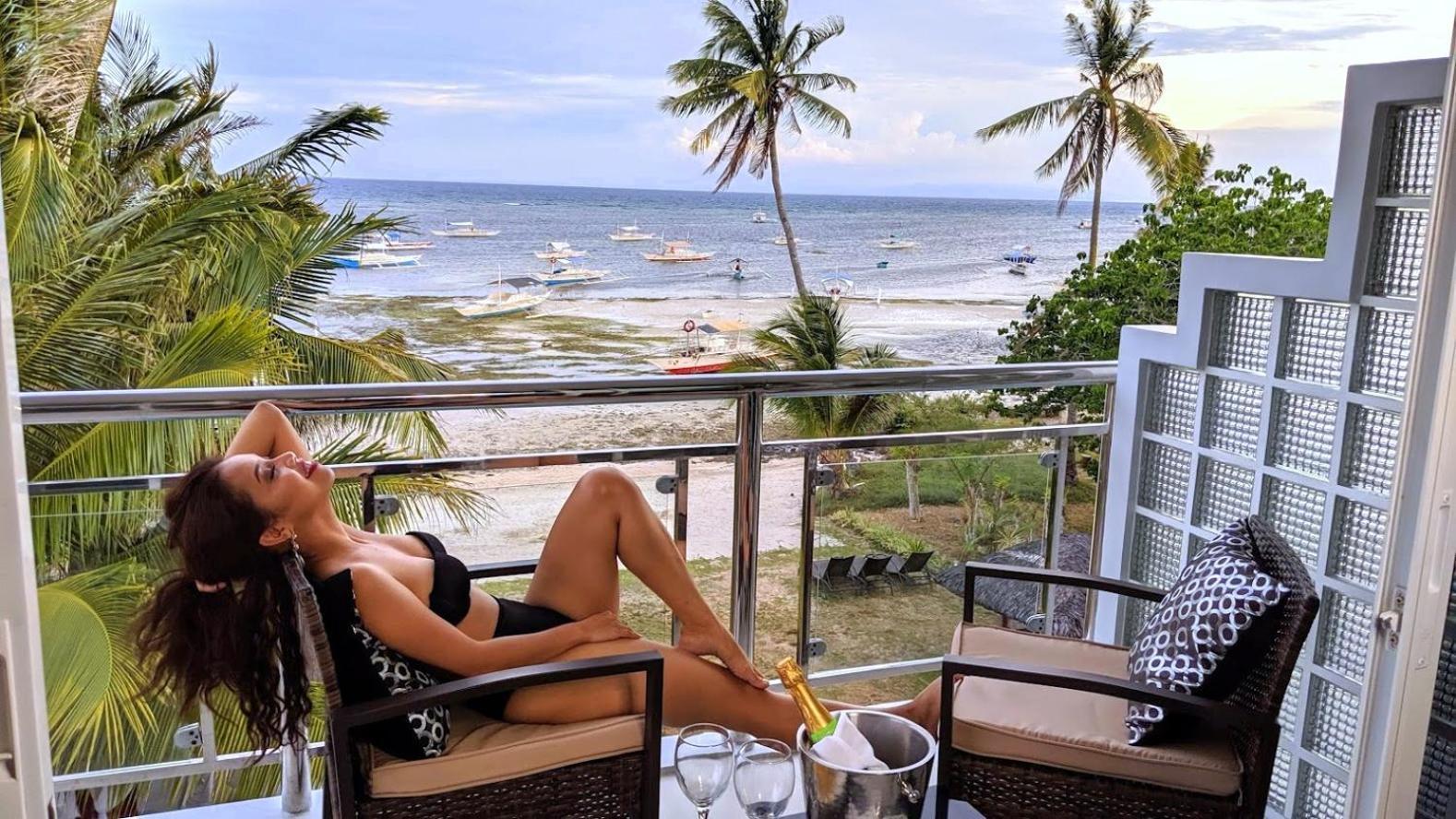 Bohol South 3*