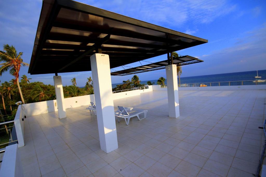 Bohol South 3*